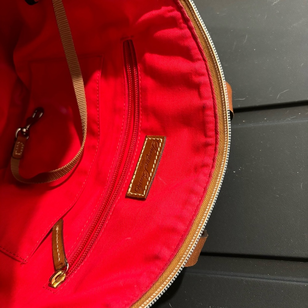 Dooney & Bourke Banana Leaves satchel with black background - Picture 6 of 8
